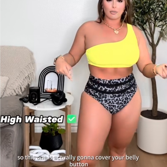 Bikini - Picture 12 of 12